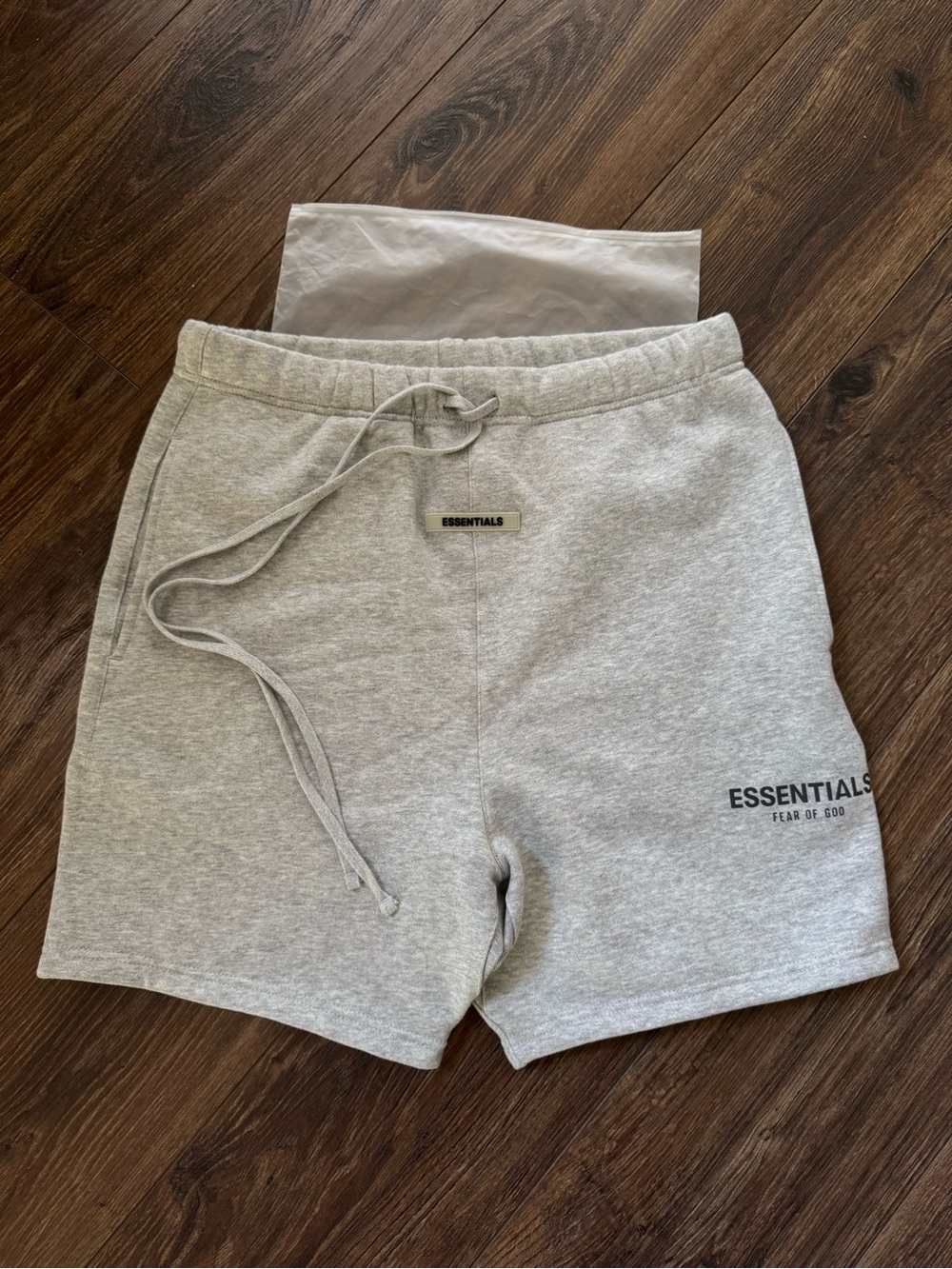 Fear of God ESSENTIALS Men’s Grey 3M Logo Sweat Shorts Medium